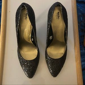 Never worn Sequined black Pumps